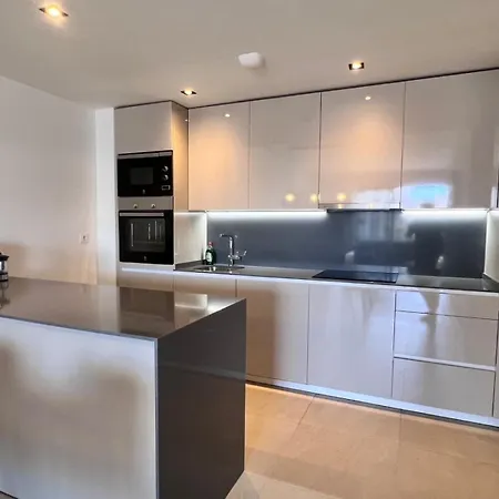 Pure South Modern 3 Beds With Seaviews *